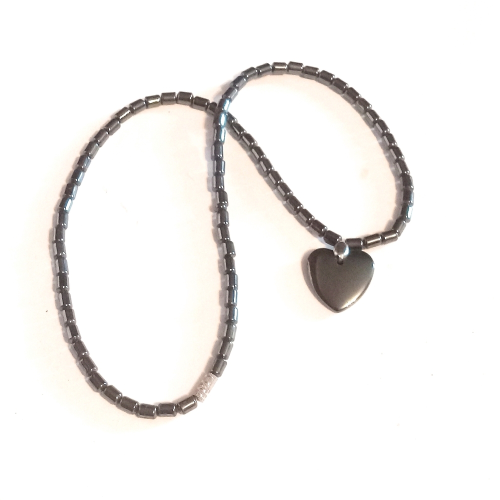Hematite Tubular Beaded Necklace Heart Pendant Barrel Clasp Vintage.